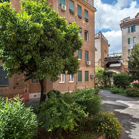 Vatican Museums Cozy * Rom